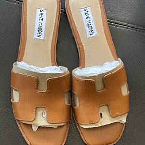 Brand New Steve Madden Cognac Slide Sandals 7.5